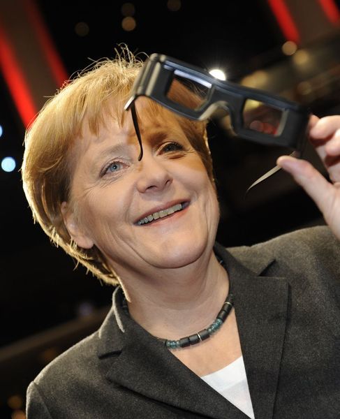 3D-Fernsehen und -Anwendungen bereiten auch der Kanzlerin Freude. (Archiv: Vogel Business Media)