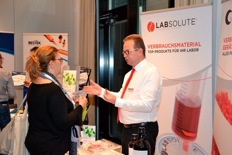 Weitere Aussteller beim Berliner Praxistag HPLC waren Th. Geyer ... (Ottleben / LABORPRAXIS)