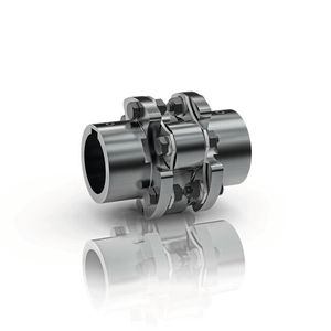 Die Lamellenkupplung als doppelkardanische Ausführung verbindet die zwei Kupplungsnaben mit Passfedernut über Buchsen und hochfeste Schrauben mit den Lamellenpaketen und der Verbindungsplatte.