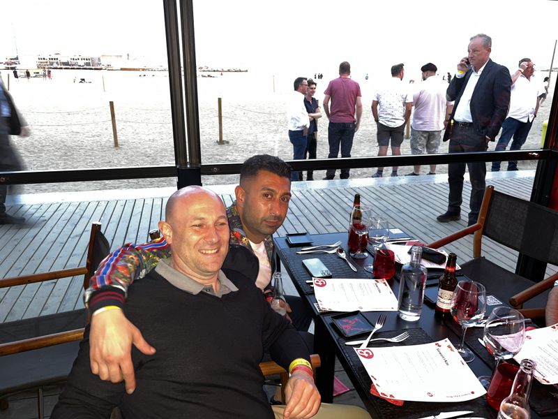 Roman Berngruber (l., Ebner POS Screen) und Siamak Dalai (LCD Media). (IT-BUSINESS)