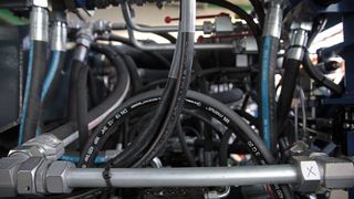 Steckverbindungen der Versorgungs- sowie Steuer- und Datenleitung an der Außenseite des Scheuerle SPMT K24. (Bild: Lapp)