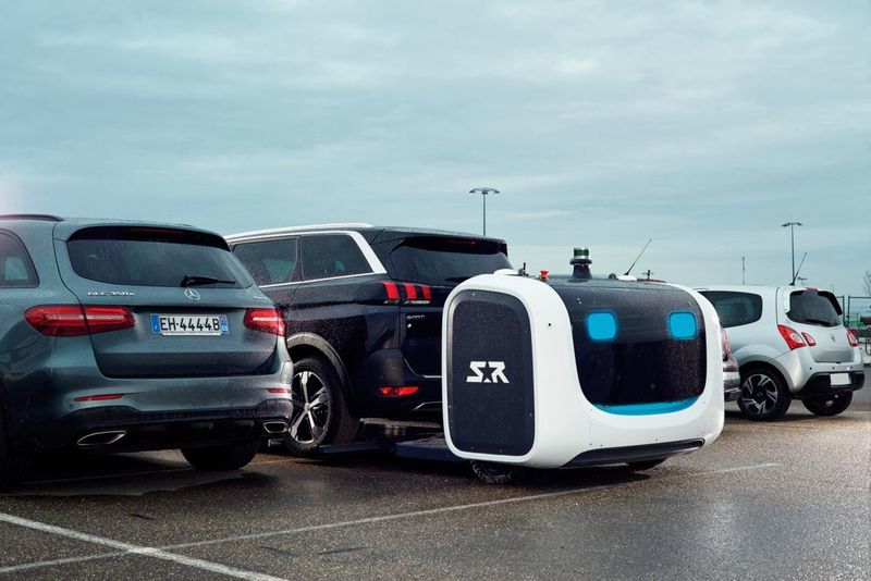 Da keine menschlichen Passagiere mehr aus dem Auto aussteigen müssen, und da der Roboter präzise fehlerfrei einparken kann, ...  (Stanley Robotics)