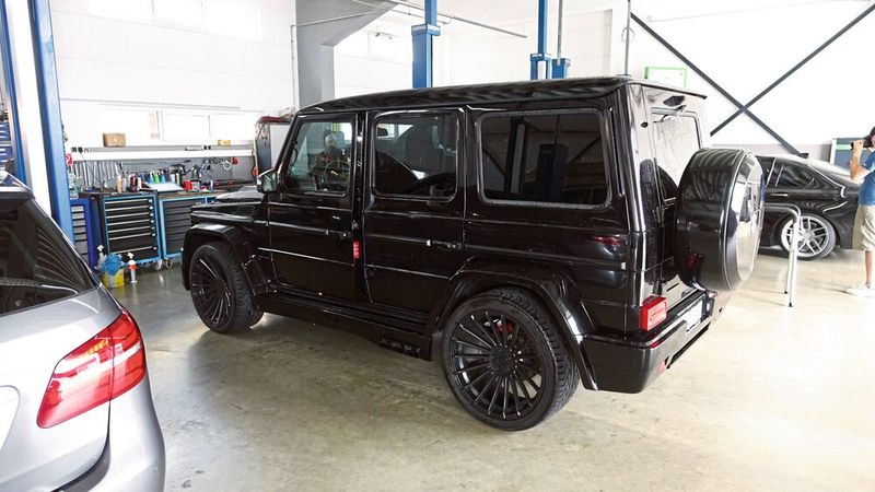 Die Zulassungsbescheingung Teil 1 dieses eindrucksvollen G-Modells weist als Erstbesitzer einen nicht unbekannten Fußballer aus: Mesut Özil. (Bild: Dominsky/»kfz-betrieb« )