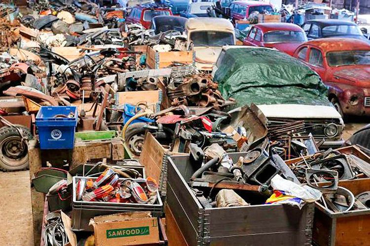 Die Autos und Ersatzteile hat der Besitzer der Sammlung über Jahre zusammengetragen. (Barnfinds.com )