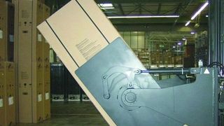 Kippbare Hausgeräteklammer von Hans H. Meyer im Einsatz bei Liebherr. (Archiv: Vogel Business Media)