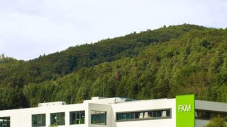 Nach 15 Monaten Bauzeit hat FKM sein neues Werk zur Produktion lasergesinterter Bauteile aus Kunststoff und Metall in Betrieb genommen. (Bild: FKM Sintertechnik)