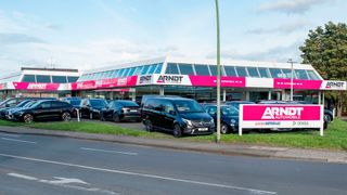 Vorsicht: Unbekannte bieten im Namen des Neusser Autohauses Arndt Gebrauchtwagen an. Bei verdächtigen Angeboten sollten sich Händler gleich melden. (Bild: Autohaus Arndt)