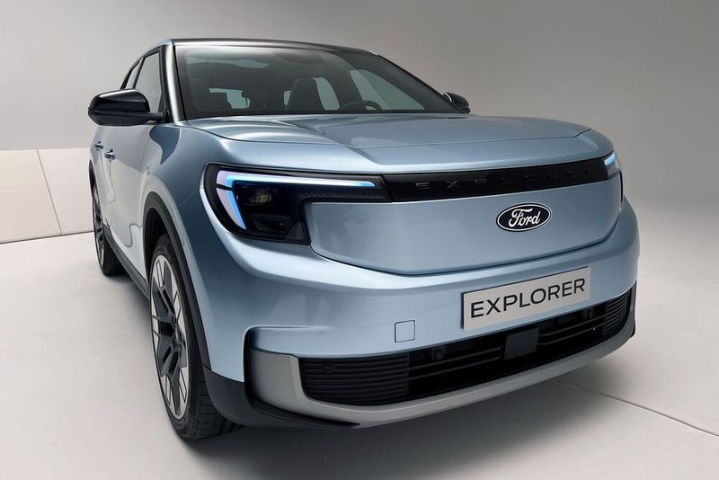 Die Kölner bieten den Explorer mit einem permanent-erregtem Synchronmotor an der Heckachse mit 125 kW und kleiner Batterie (ca. 52 kW) sowie 210 kW Motorleistung und größerer Batterie an. Die dritte Variante verfügt neben der großen Batterie über einen Asynchronmotor an der Frontachse. Die Allrad-Version hat eine Systemleistung von 250 kW.  (Bild: Dirk Kunde)