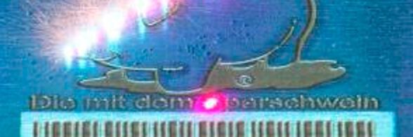 Die Piggy Lasermarker, die in offenen oder Kabinenausführungen erhältlich sind, beschriften Bauteile präzise und schonend auf Knopfdruck.(Bild:  Botzian & Kirch)