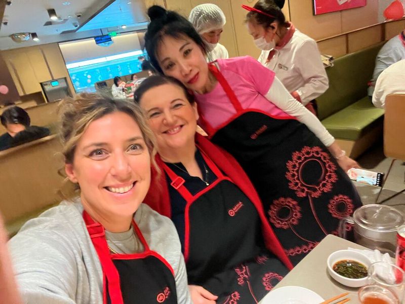 Wir Ladies beim Schlemmen (Bild: Vogel IT-Medien GmbH)