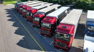 Im November wurden insgesamt 141.903 Nutzfahrzeuge neu zugelassen. (Bild: Daimler Truck)