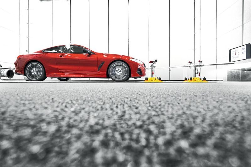 Qualitätsprüfung im Akustikraum. (BMW)