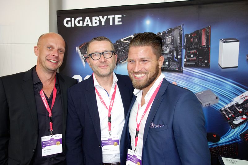 (m.) Frank Bösser, Gigabyte, mit Olaf Biemelt und (r.) Andreas Bajohr, BAB. (Bild: IT-BUSINESS)