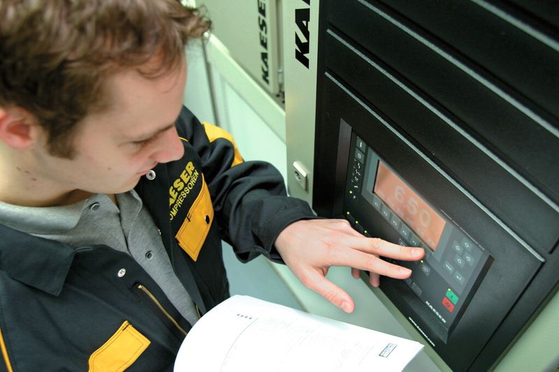 Wer seine Druckluftanlage stets genau im Blick hat, kann Ineffizienzen vermeiden und dadurch viel Geld sparen. (Bild: Kaeser Kompressoren)