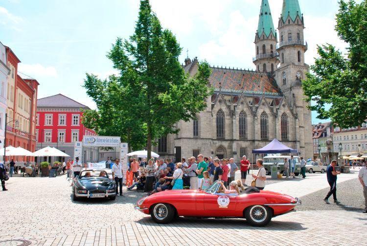 Erstmals führte die Rallye in diesem Jahr nach Thüringen. Im schönen Meiningen präsentierten sich die Teilnehmer direkt im Ortskern.  (Dominsky)