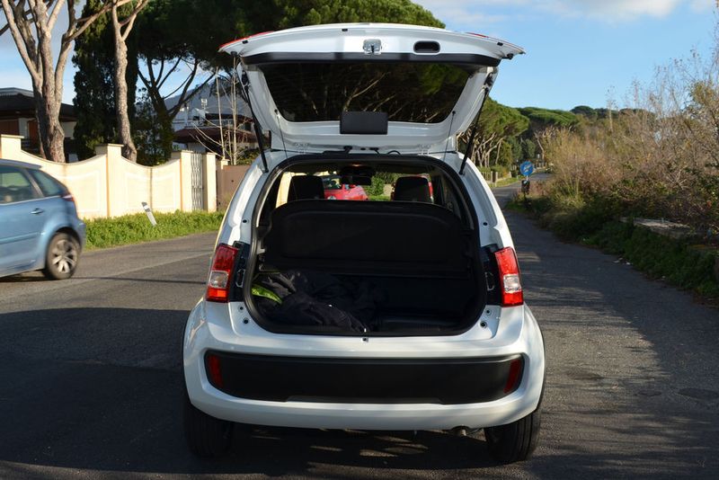 Egal, ein Blick in den Kofferraum offenbart, … (Seyerlein / »kfz-betrieb«)