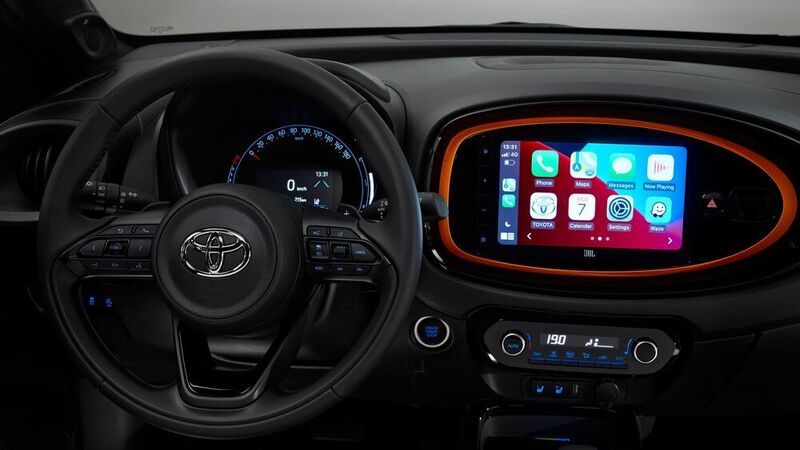 Der neun Zoll große Touchscreen ist die Schaltzentrale für die Konnektivitätsfunktionen. (Toyota)