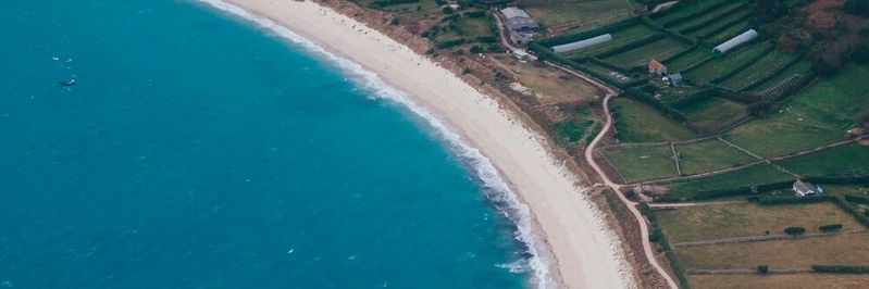 Mit Hilfe von IoT-Technologien will man auf den britischen Scilly-Inseln bis 2025 ehrgeizige Ziele der Energiewende Wirklichkeit werden lassen.(Bild:  gemeinfrei / Unsplash)