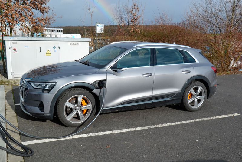 … auch die E-Tron-Karte wurde akzeptiert.  (Bild: Michel/»kfz-betrieb«)