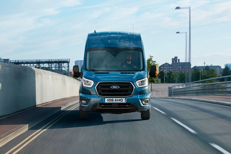 Mit Außenspiegeln ist der Transit 2,06 Meter breit. (Ford)