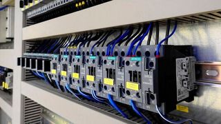 Mehr Digitalisierung im Schaktschrank, das will die Kooperation „Smart Engineering and Production 4.0“ erreichen.  (gemeinfrei)