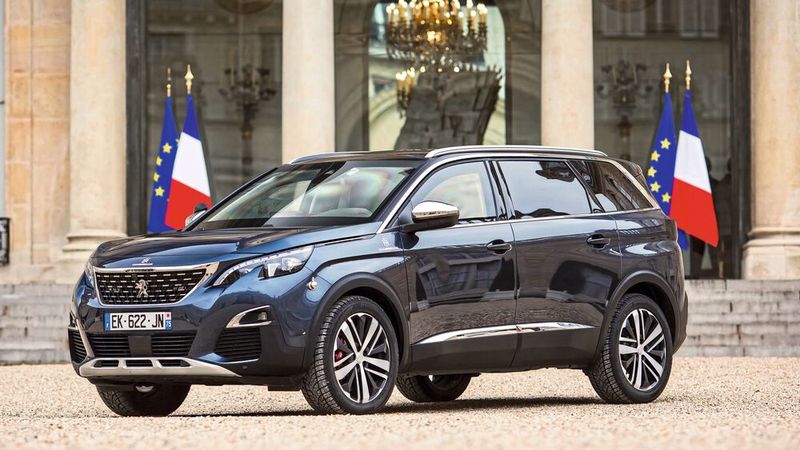 Das jüngste Modell in der Geschichte der Präsidentschaftsfahrzeuge ist der Peugeot 5008. In ihm fuhr Frankreichs amtierender Präsident Emmanuel Macron am 14. Juli 2017 in einem Peugeot 5008 zu seiner Zeremonie vor. (Bild: Adrien Cortesi)