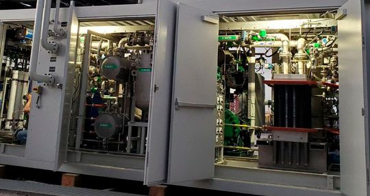 Ausschnitt eines 1-Megawatt-Elektrolyseurs von Plug Power zur Erzeugung von Wasserstoff für Gabelstapler.(Bild:  Plug Power)
