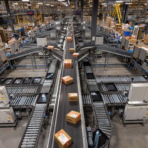 Das Digikey Distributionszentrum in Thief River Falls: Hier werden bis zu 160 000 Teile und 36 000 Pakete pro Tag verschickt.(Bild:  Digikey)