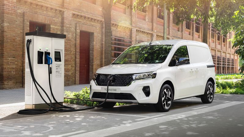 Die Nettopreise für den Nissan Townstar EV beginnen bei 33.750 Euro. Die Nettopreise für den Nissan Townstar EV beginnen bei 33.750 Euro.