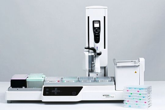 Assist-Plus-Pipettierroboter mit D-One-Modul für Hit Picking Assist-Plus-Pipettierroboter mit D-One-Modul für Hit Picking