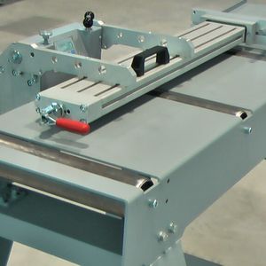 Eine sehr praktikable Lösung ist der Meba Messanschlag MLD, der mithilfe einer Skala und einer Ableselupe exakt eingestellt werden kann.