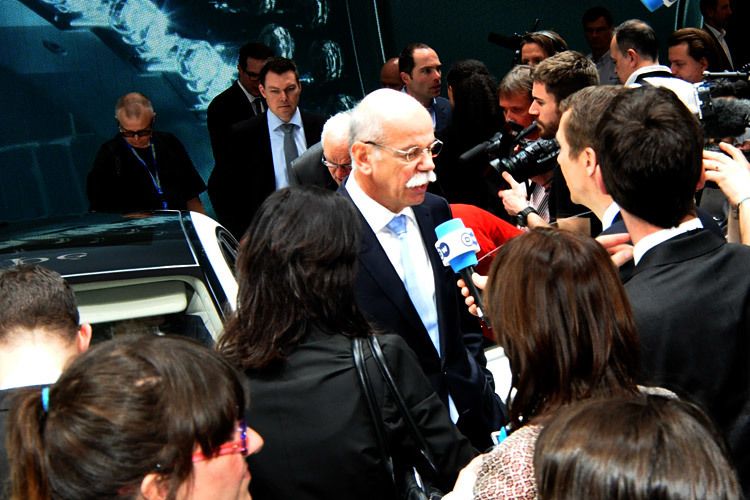 Daimler-Chef Dieter Zetsche war ein gefragter Interviewpartner... (Foto: Wehner)