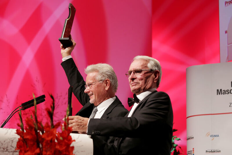 Deutscher Maschinenbau Preis 2015 für Gerhard Sturm (rechts) und Dr. Manfred Wittenstein (links). Gründer von EBM-Papst und früherer VDMA-Präsident werden für ihre Lebensleistung als Unternehmer ausgezeichnet. (Bild: VDMA)
