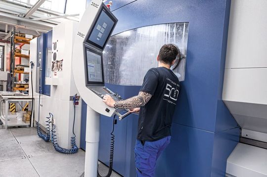 Die Fertigungsspezialsiten der IBOR AG verfügen über ein breites Kompetenzgefüge und machen von der CAM-Programmierung, über das Einfahren bis hin zum Fertigen der Bauteile sozusagen alles aus einer Hand. (Bild:  IBOR AG)