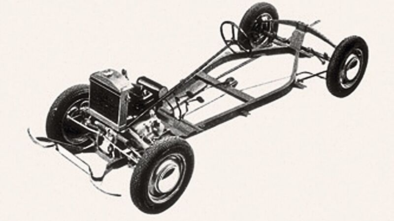 Der Wagen mit 500-ccm-Motor besaß einen Rahmen aus zwei U-Profil-Längsträgern. Als DKW Typ FA 500 mit Ganzstahlkarosserie wurde er vor 90 Jahren präsentiert. Im gleichen Jahr ging der DKW Front F 1 (Typ FA 600) mit stärkerem 584-ccm-Motor und kunstlederbespannter Sperrholzkarosserie in Serie.  (Audi AG)