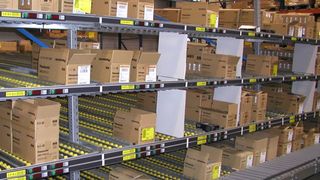 Die von KDL Logistiksysteme geplante und installierte Pick-by-Light-Anlage ist das Herzstück des Kommissioniersystems im Eurogate-Distributionszentrum. Bild: KDL Logistiksysteme (Archiv: Vogel Business Media)