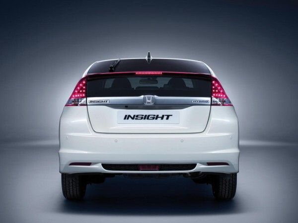Detailveränderungen am Fahrzeugheck des Insight, z.B. ein verschlankter Heckspoiler, verbreitern das Sichtfeld nach hinten (Bild: Honda)