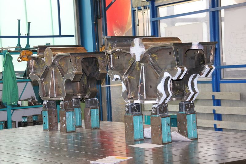 Zu sehen sind Fahrwerksteile für einen Kernkraftwerkskran, die Kinkele gefertigt hat. (Bild: Sonnenberg)