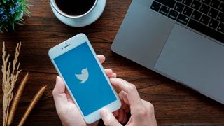 Als vor 15 Jahren der erste Tweet verschickt wurde, sollte Twitter zu dem Ort werden, an dem man erfährt, was gerade passiert.  (Bild: Jirapong - stock.adobe.com)