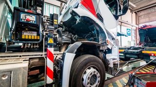 Aus Sicht des Kfz-Gewerbes NRW benötige die Ausbildung als Kfz-Mechatroniker in einer zweijährigen Grundausbildung nicht alle fünf Schwerpunkte.  (Bild: ProMotor)