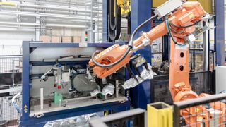 Zukunft gesichert! Huayu Alu-Tech aus Neckarsulm darf für einen nicht näher genannten OEM Know-how-Technisch herausfordernde Tragplatten aus Aluminium gießen. Der Auftrag beläuft sich auf einen ansehnlichen 3-stelligen Millionenbetrag. Hie rmehr dazu... (Rheinmetall / Klink-Fotografie)