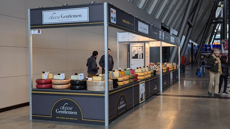 Allen voran Käse-Anbieter zog es in Scharen... (Bild: Dominsky – VCG)