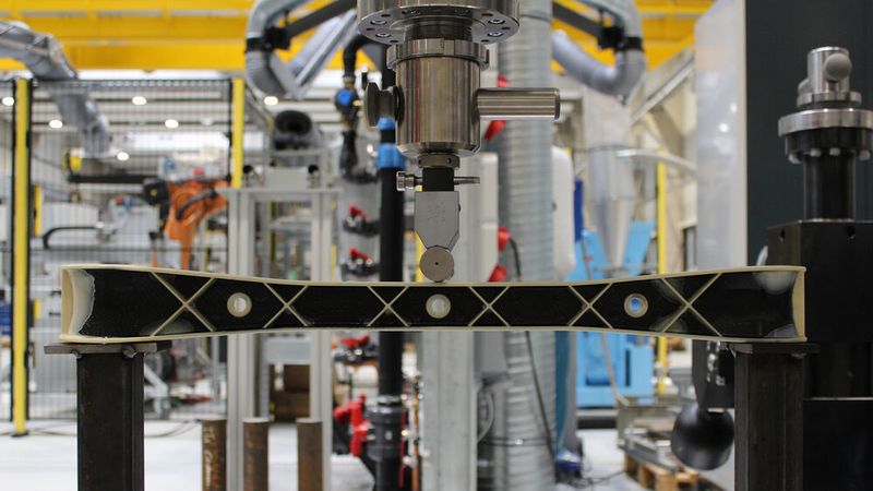 In Versuchen führen die TU-Forschenden den Nachweis zur Funktionsfähigkeit der in das Oberrohr eingebrachten Sensoren. (TU Chemnitz/Eva Stamler)