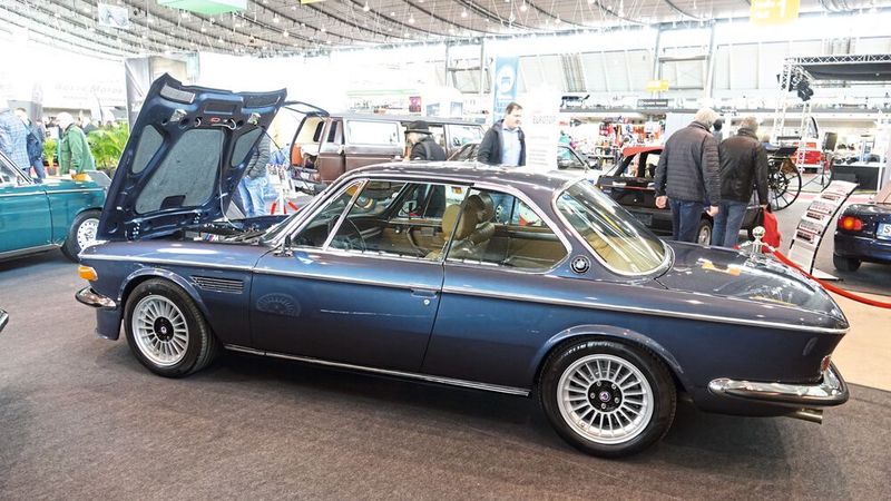Schönes BMW-Coupe (Typ E9) mit kaum von der Serie abweichenden Aussehen. Aber wehe, man wirft einen Blick unter die Motorhaube... (Bild: Dominsky –  »kfz-betrieb«)