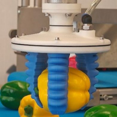 Für die finale, additiv gefertigte Greiferbasis wählte SoftGripping PA 2200, einen Werkstoff auf Basis von Polyamid 12 (PA12). Er hat ausgewogene mechanische Eigenschaften, eine hohe Belastbarkeit und ist ideal für robuste Greiferlösungen mit integrierter Pneumatik. (Bild: SoftGripping GmbH)