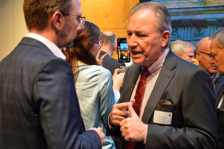 Präsident Dirk Weddigen von Knapp war für den Volkswagen- und Audi-Partnerverband vor Ort. (Achter/»kfz-betrieb«)