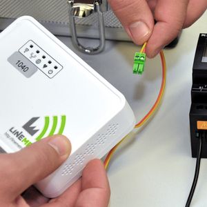Bild 2: Linemetrics ist für die Produktionsdatenerfassung an Werkzeugmaschinen so einfach zu handhaben wie ein Multimeter in der Elektrotechnik oder ein USB-Stick am PC.