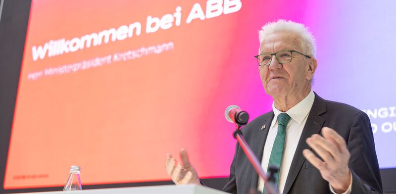 Ministerpräsident Kretschmann richtete ein Grußwort an die ABB-Kolleginnen und -Kollegen.(Bild:  Luca Siermann/ABB)