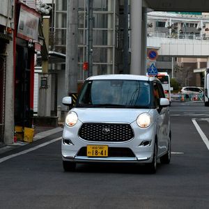 In vielen Städten muss für ein Kei-Car im Gegensatz zu einem ausgewachsenen Auto kein eigener Parkplatz nachgewiesen werden, um eine Zulassung zu bekommen. (Bild: SP-X/Benjamin Bessinger)