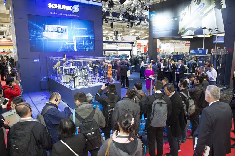 Gripping Meets Industrie 4.0: Schunk präsentierte auf der Hannover-Messe intelligente Greiftechnik für smarte Produktionsprozesse. (Bild: Schunk)